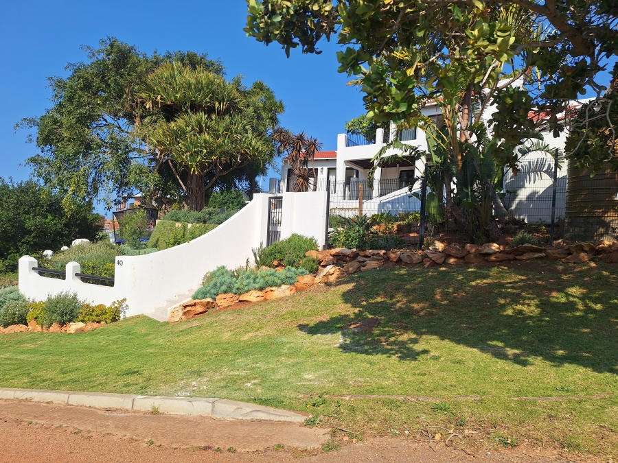 4 Bedroom Property for Sale in Wavecrest Eastern Cape